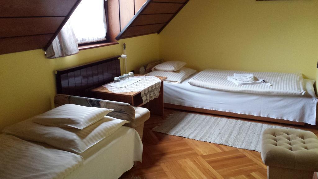Kocsis Panzio Es Etterem Bed & Breakfast Komarom Phòng bức ảnh